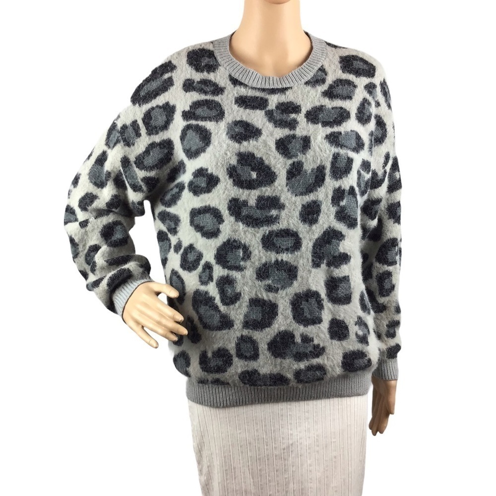 Time and Tru Sweater Size M Gray Leopard Print Pullover